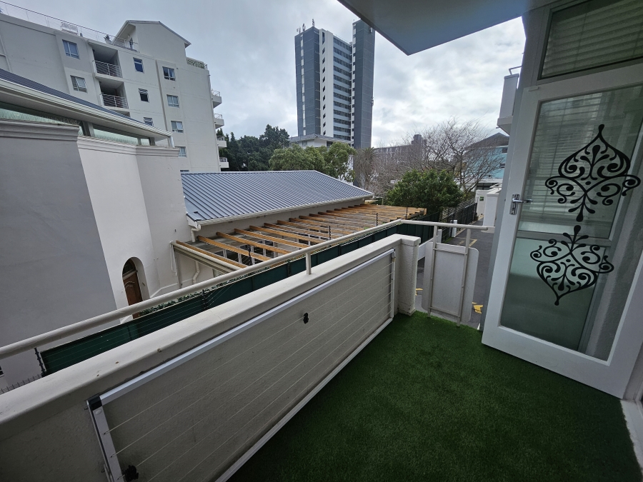 To Let 2 Bedroom Property for Rent in Sea Point Western Cape